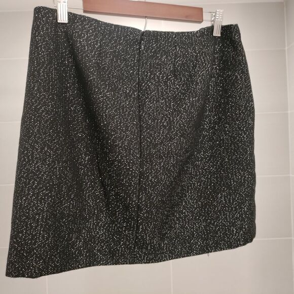 Sparkly black mini skirt by GAP. Size 10 - Picture 2 of 5